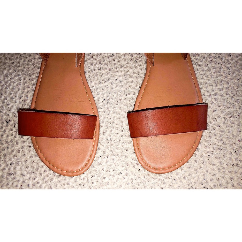 💕😍❤️MAKE AN OFFER! SUMMER TAN SANDALS🔥😍💕 - Picture 1 of 4